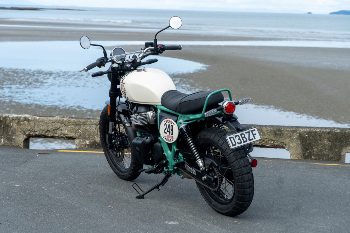 Royal Enfield Bear 650.