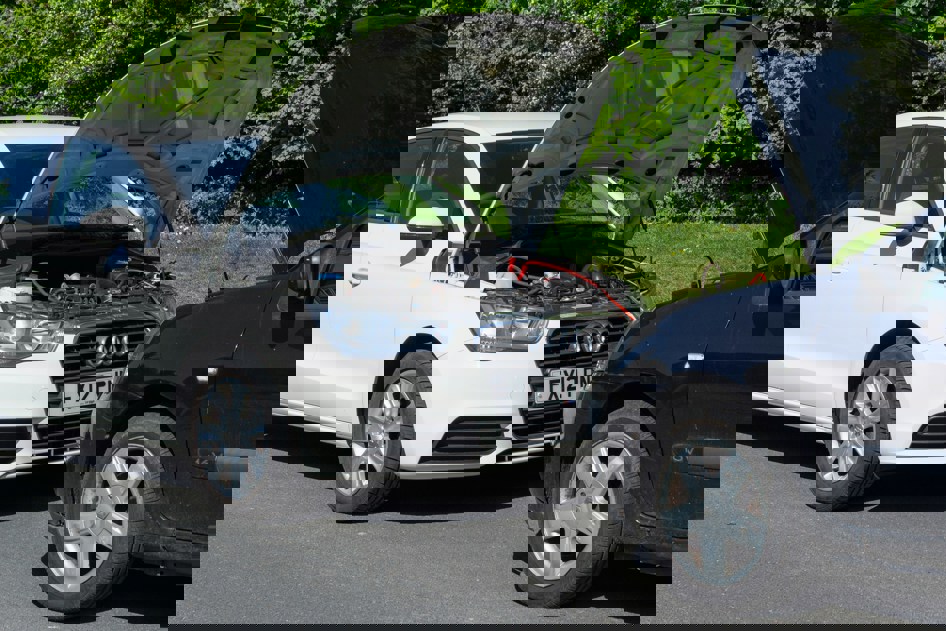 Jump starting a car correct position