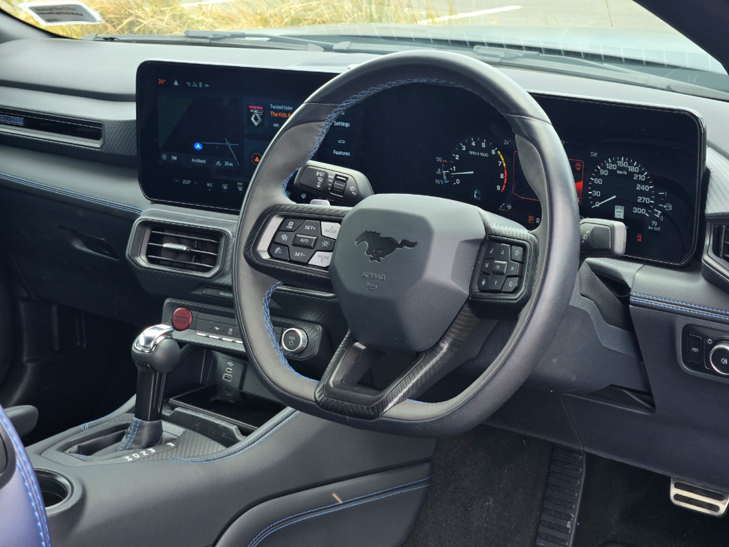 Ford Mustang Dark Horse.