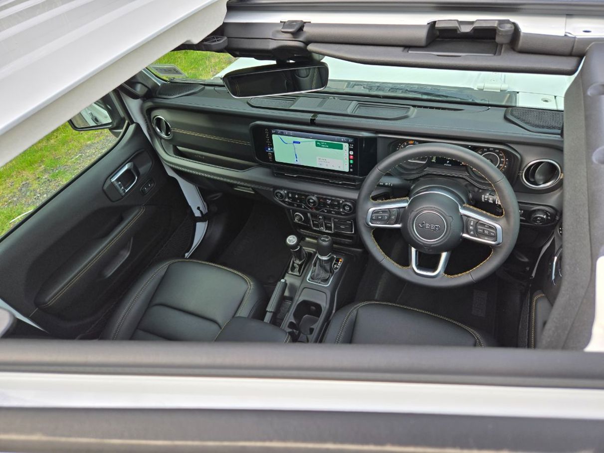 Jeep Wrangler Overland 2.0 turbo.