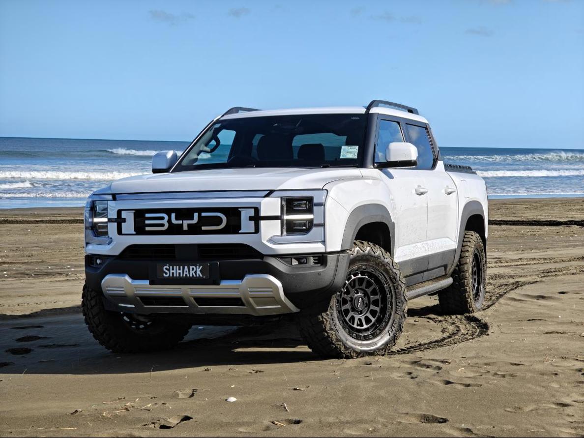 BYD Shark 6 PHEV ute