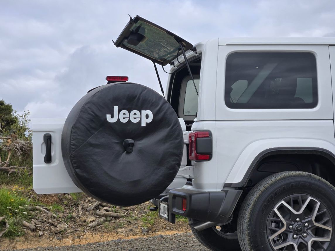 Jeep Wrangler Overland 2.0 turbo.