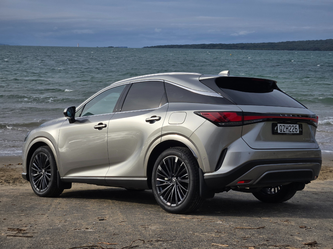 Lexus RX450h+ Limited.