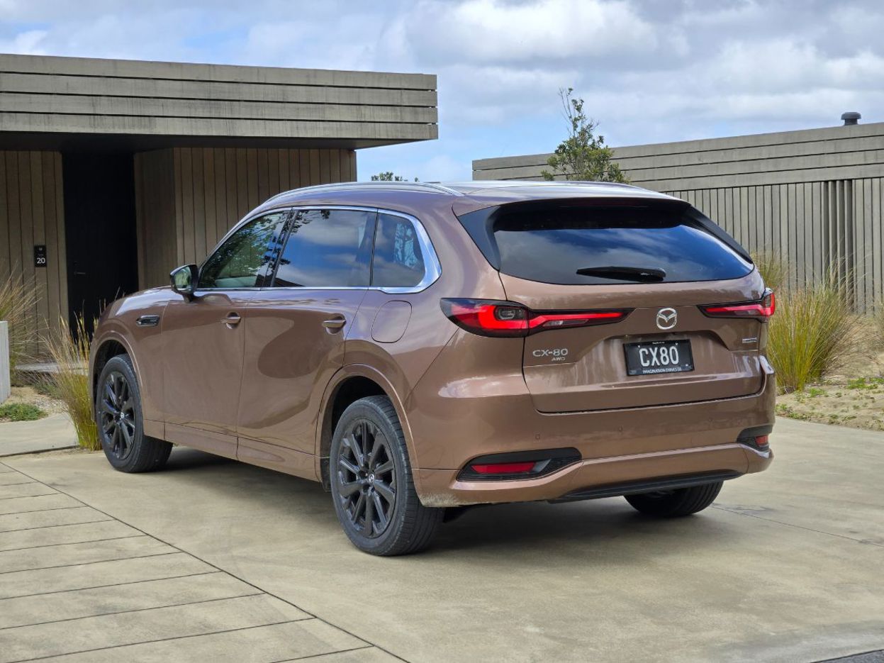 Mazda CX-80.