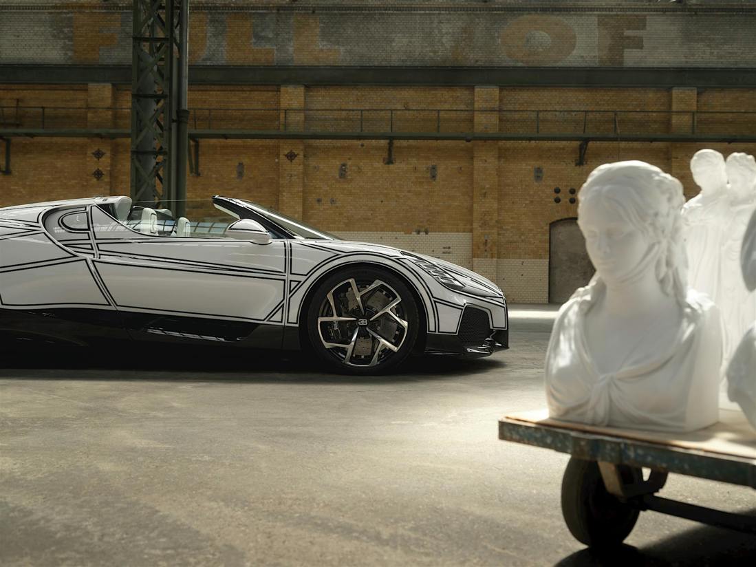 Bugatti W16 Mistral porcelain