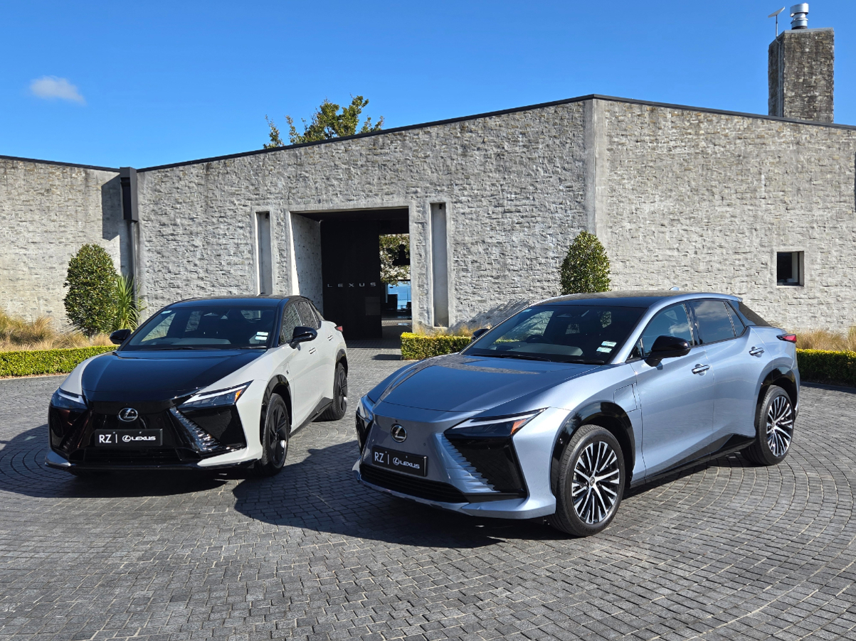 Lexus RZ.