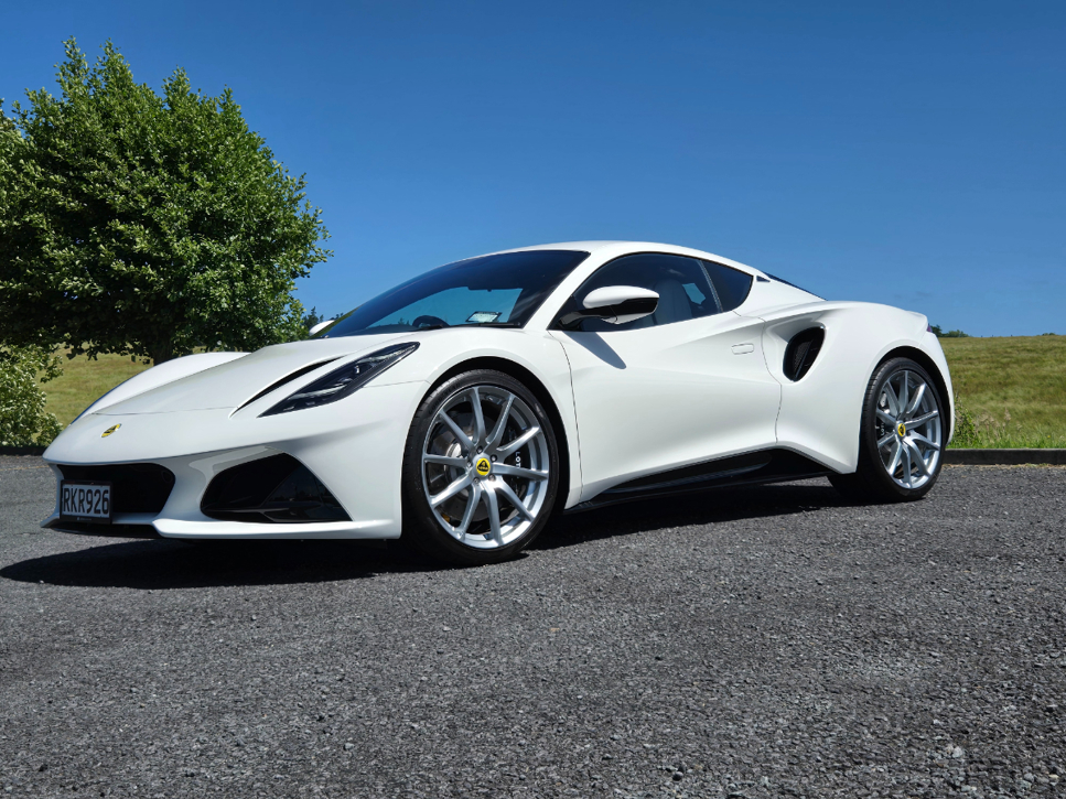 Lotus Emira Turbo.