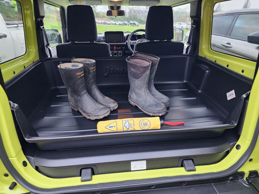 Suzuki Jimny Sierra.