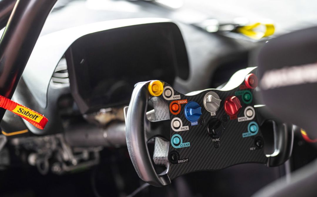 Advice: how to sit correctly in a car.