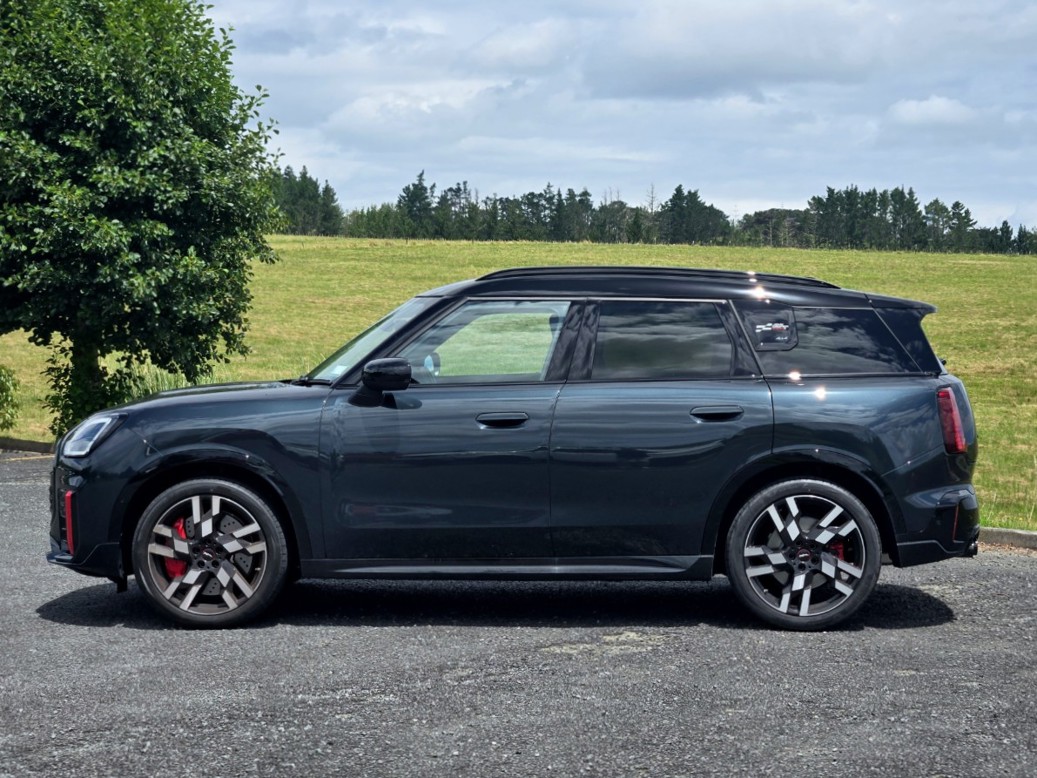 Mini JCW Countryman.