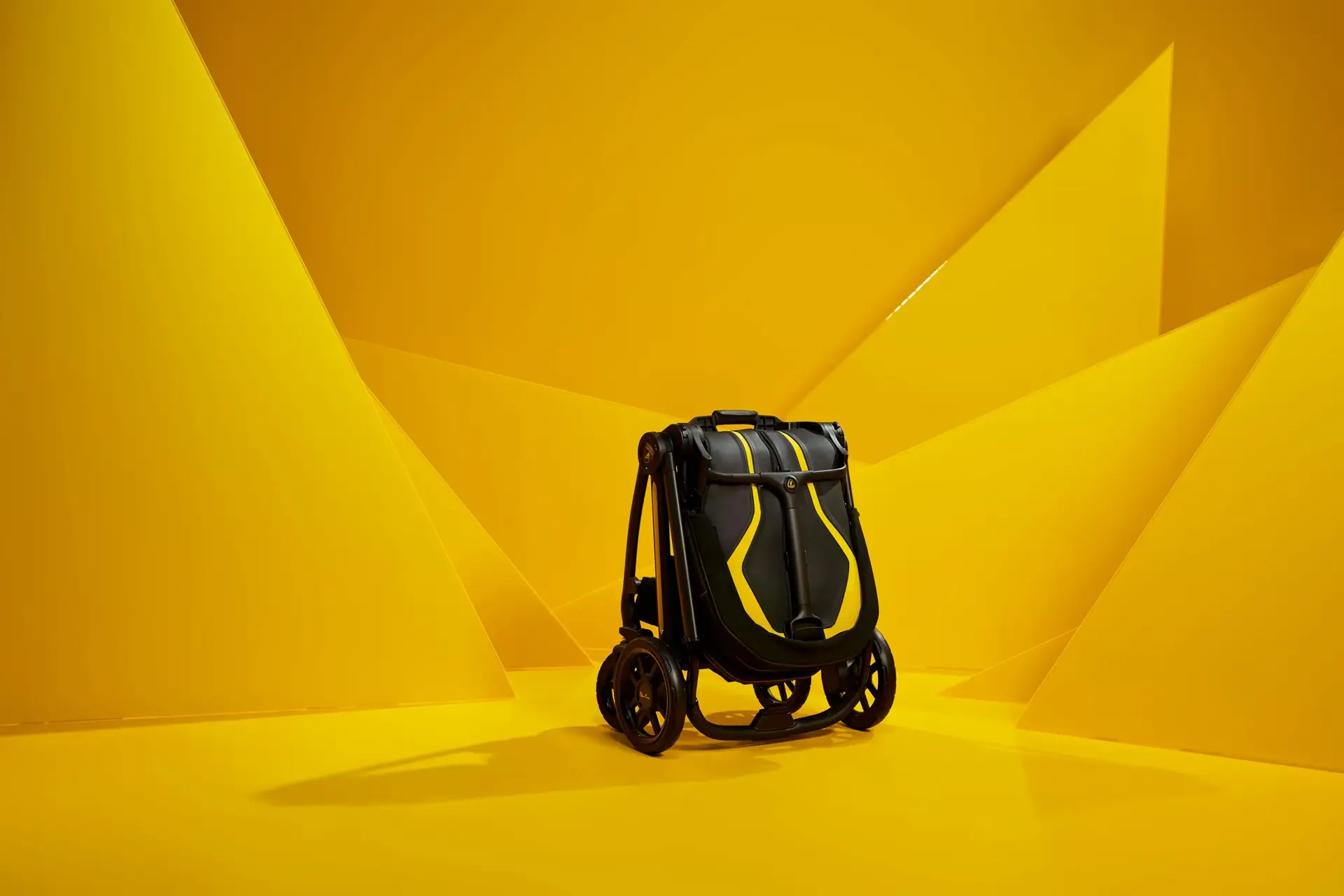 Lamborghini Reef AL Giallo folded pram and chassis detail