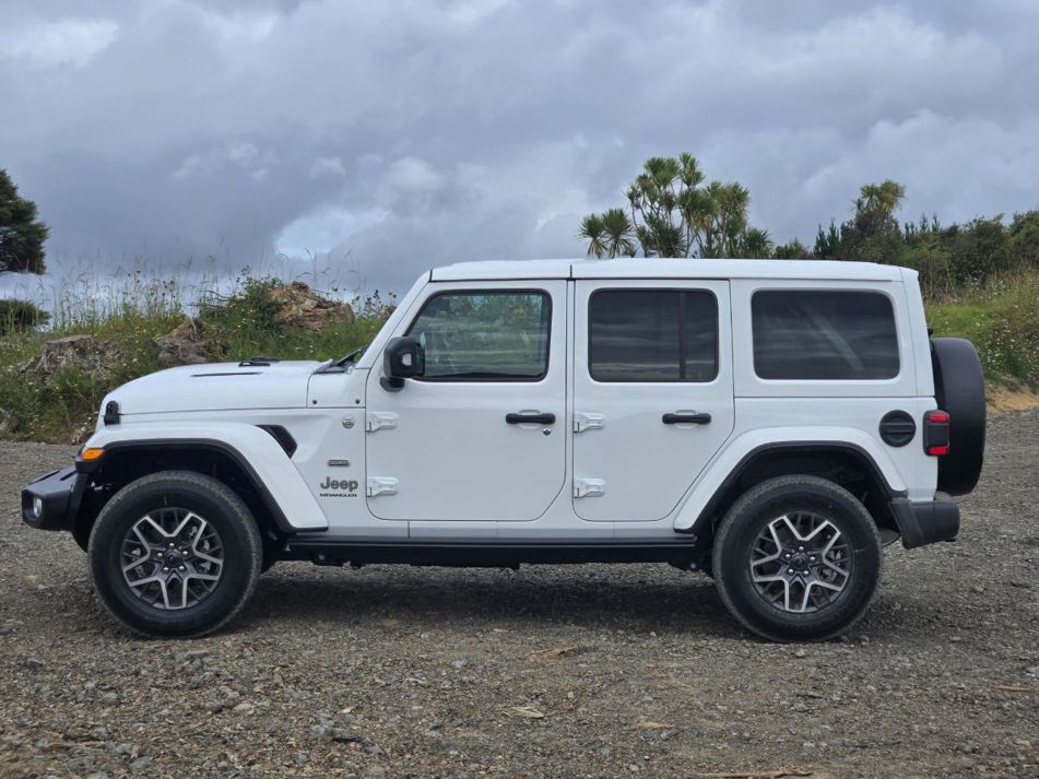 Jeep Wrangler Overland 2.0 turbo.
