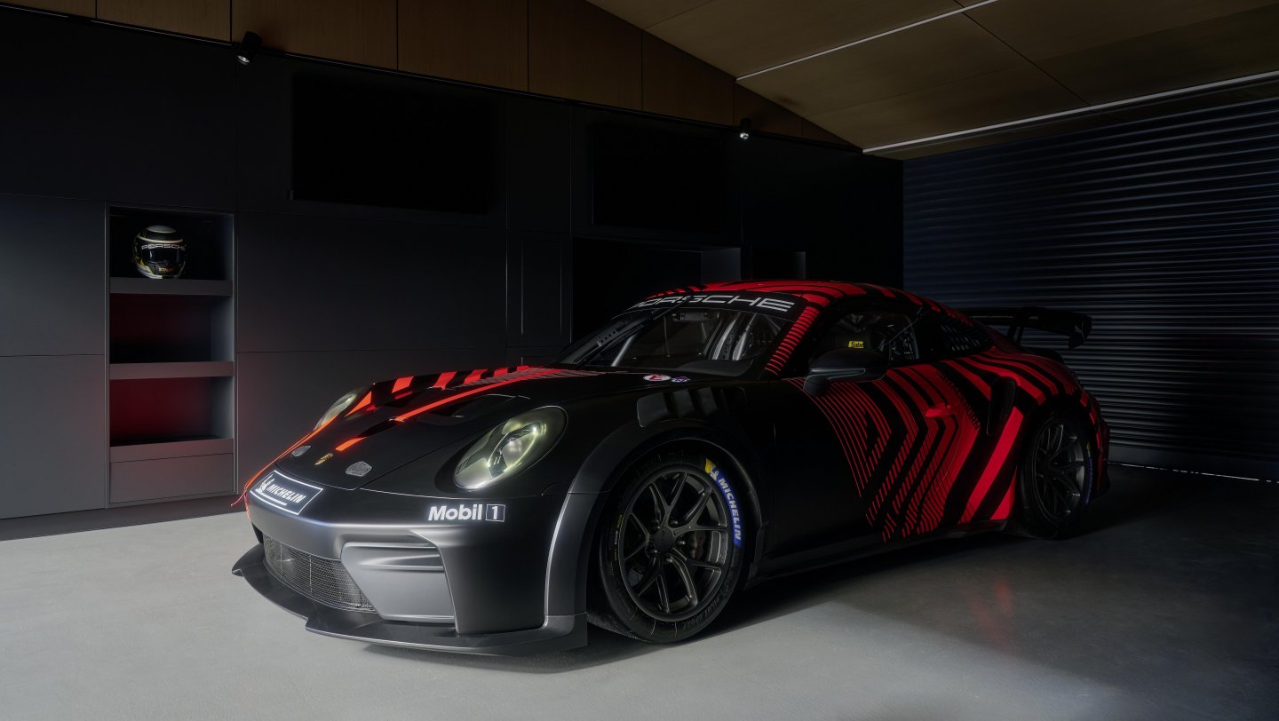 Porsche 911 GT4 R customer racing car