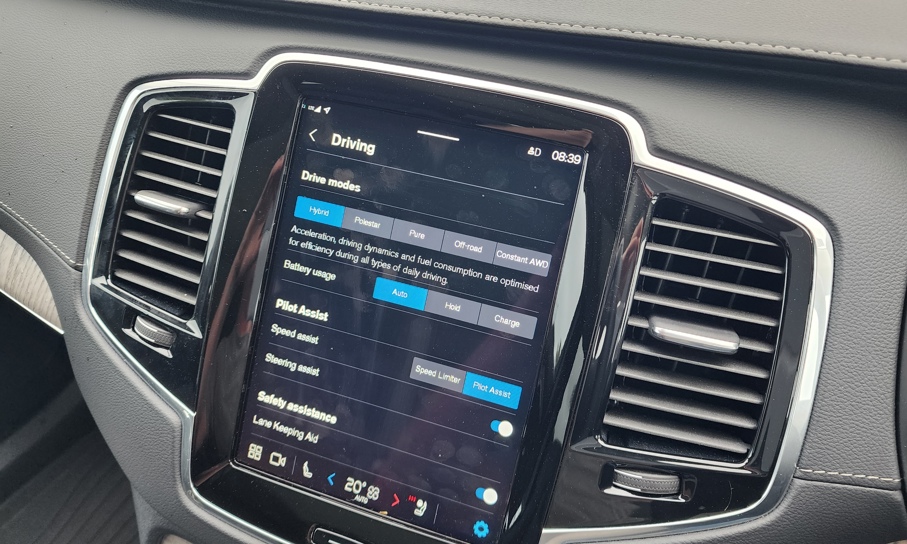 Volvo XC90 infotainment system