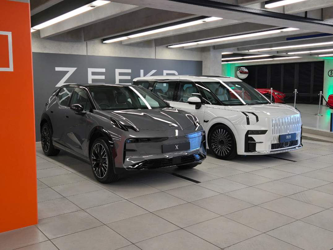 Zeekr X compact-SUV and 009 luxury people mover.