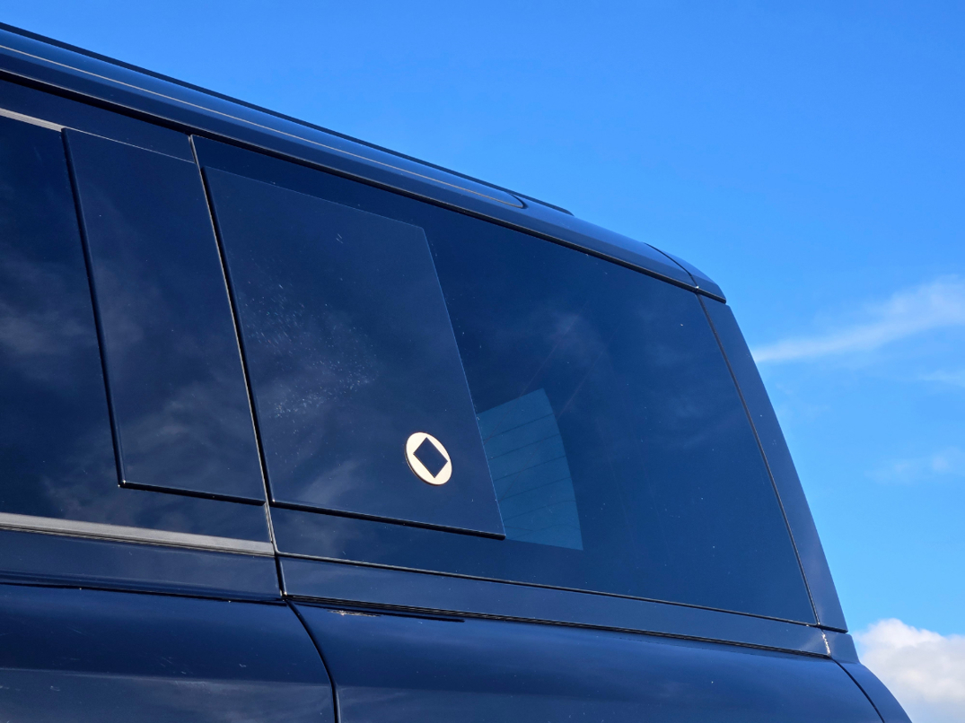 Land Rover Defender Octa Black.