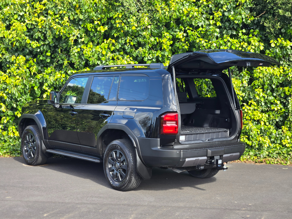 Toyota Land Cruiser Prado Adventure.