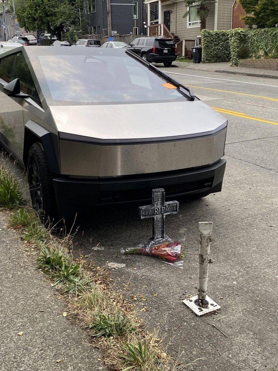 Tesla CyberStuck Seattle
