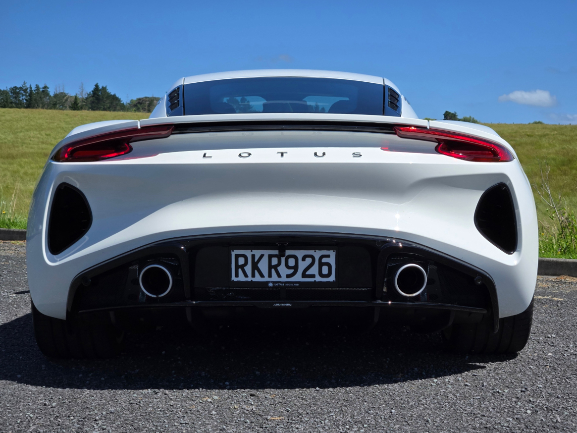 Lotus Emira Turbo.