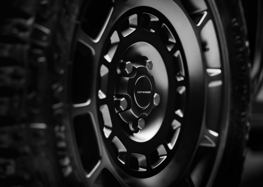 Land Rover Defender Octa Black.