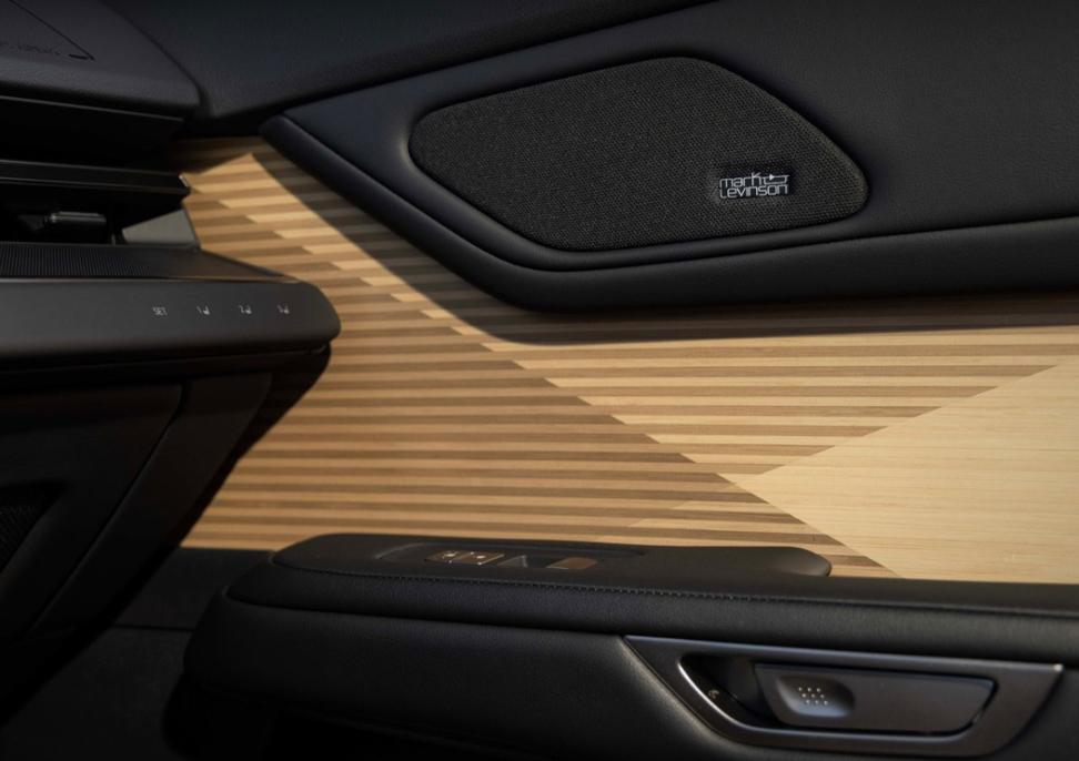 Lexus ES 500e Dynamic.