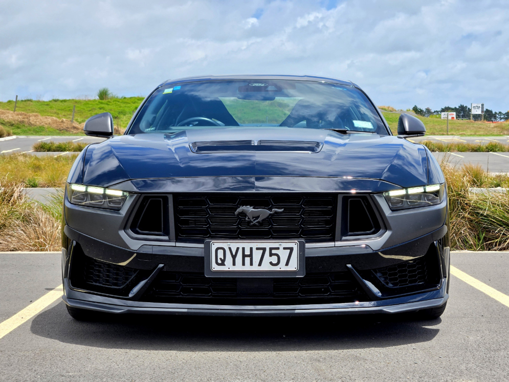 Ford Mustang Dark Horse.
