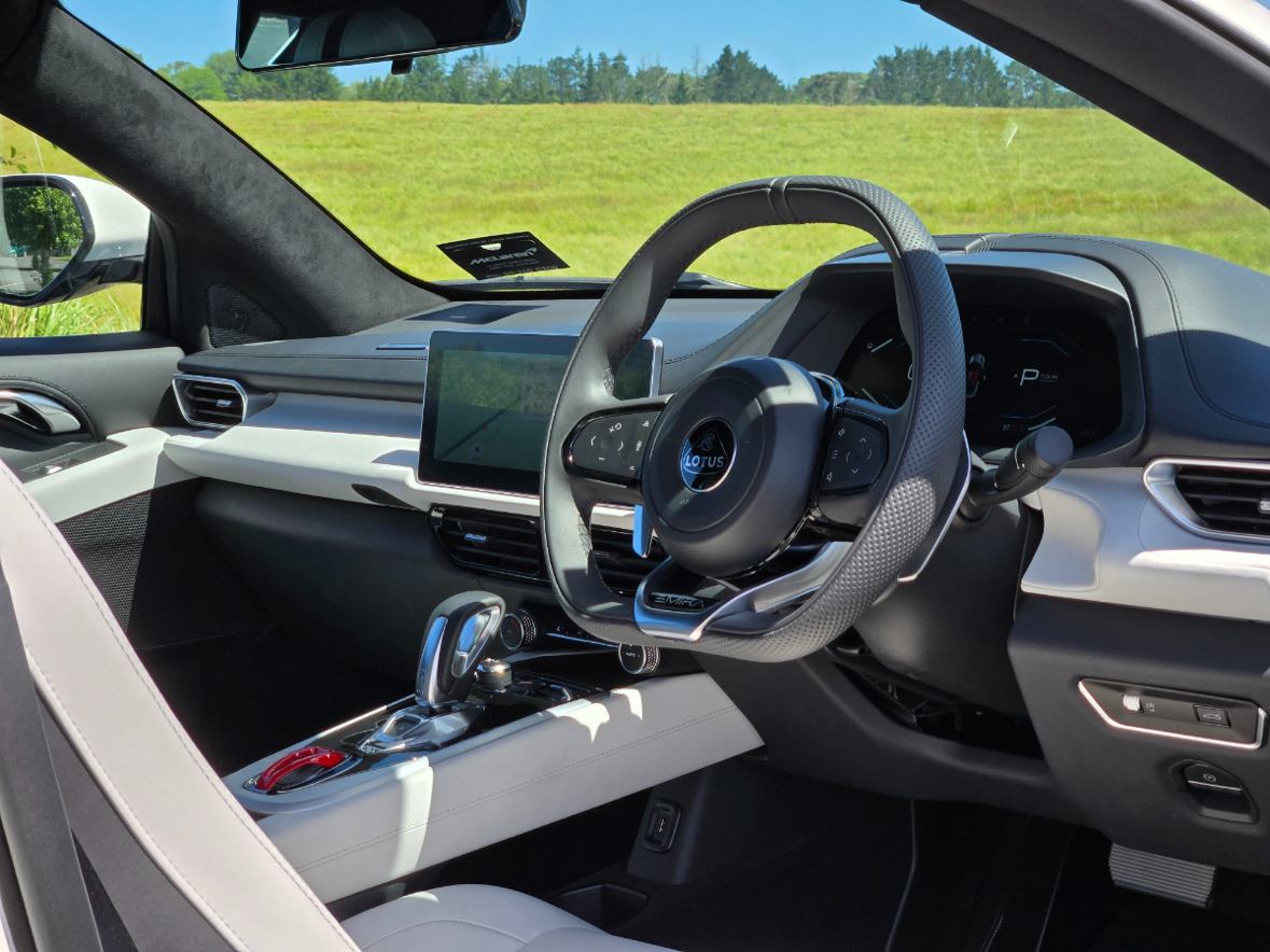 Lotus Emira Turbo.