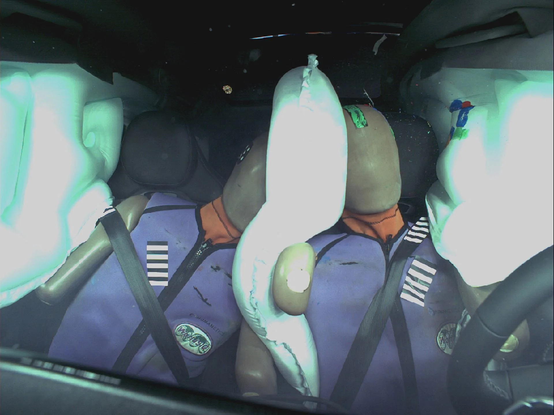 Q7 occupant-to-occupant test with centre airbag deployed