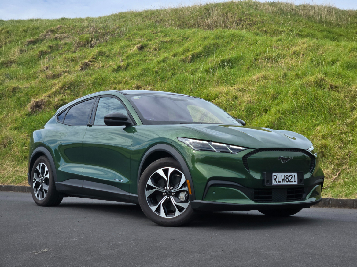 Ford Mustang Mach-E Select.