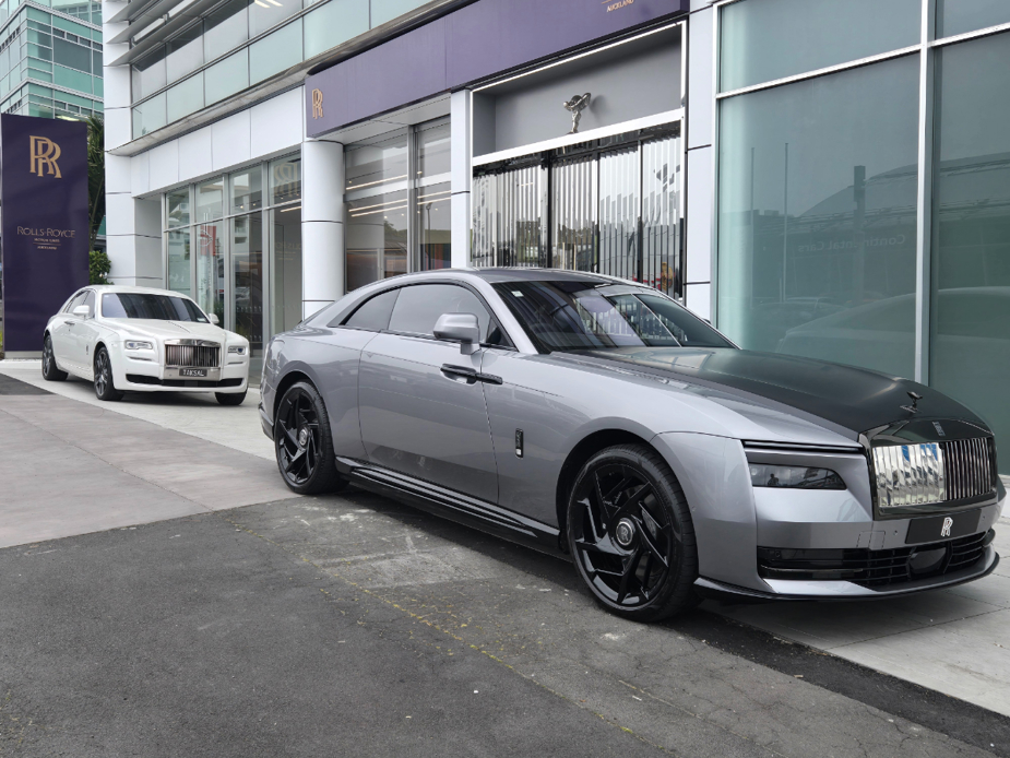 Rolls-Royce Black Badge Spectre.