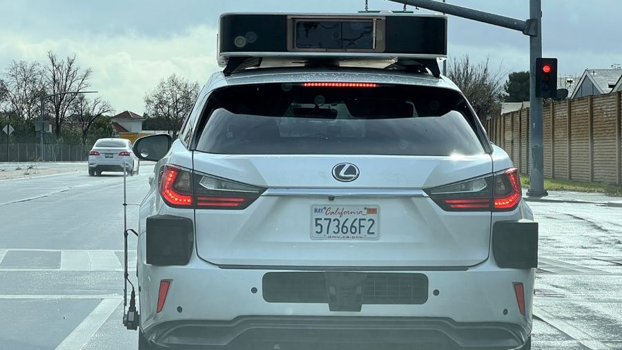 Apple testing a Lexus RX 450h for Project Titan