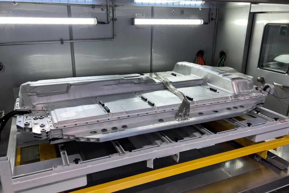 BMW i7 all-solid-state battery