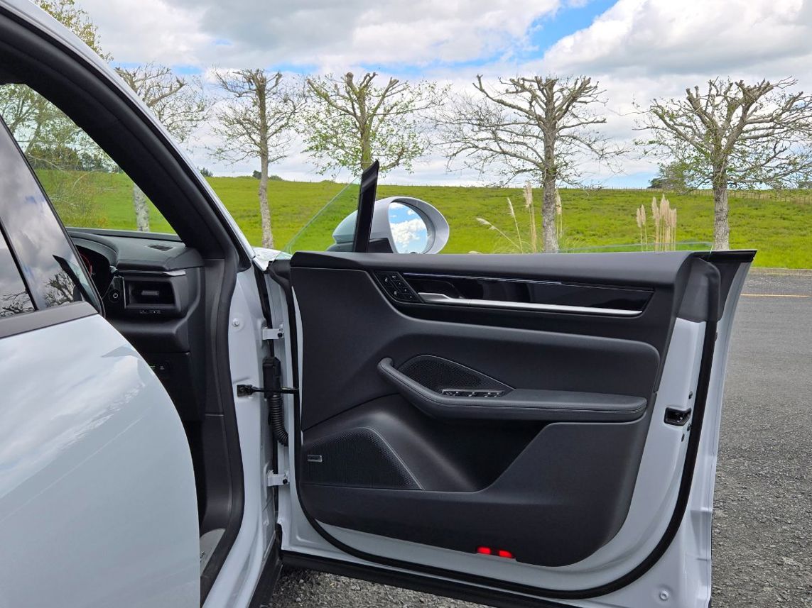 Porsche Macan 4 Electric.