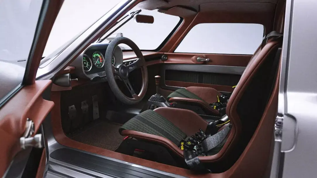 Aerfal Automotive is reviving the Porsche 904 using with a reinforced chassis by Multimatic and Tuthill. The restomod will feature a 4.0-litre air-cooled flat-eight with 294kW and possible Cosworth involvement. Prototype construction and pre-orders are planned, while pricing and delivery schedules remain undisclosed.