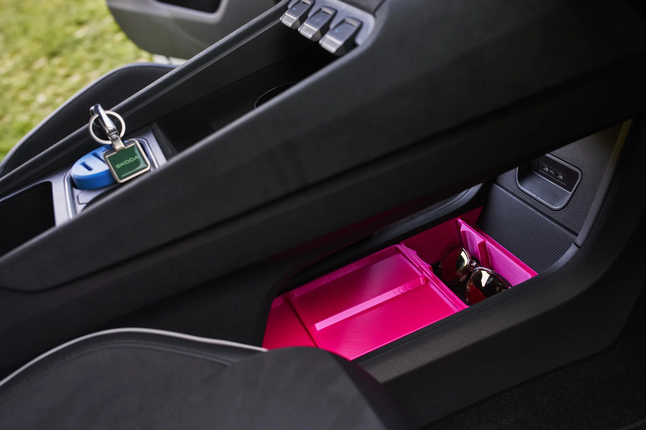 Printed door-pocket organiser and key holder