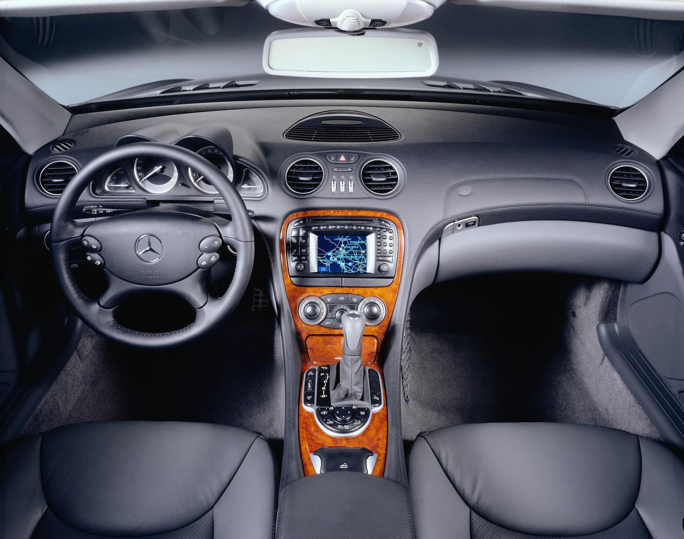 Mercedes-Benz R230 SL cabin