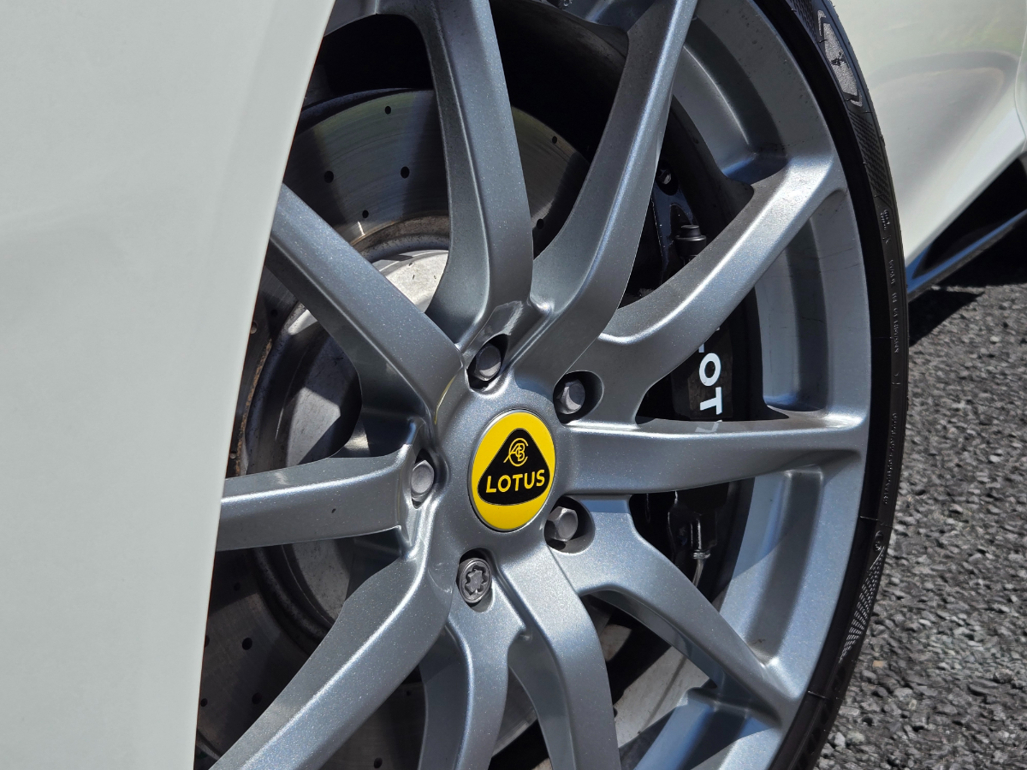 Lotus Emira Turbo.