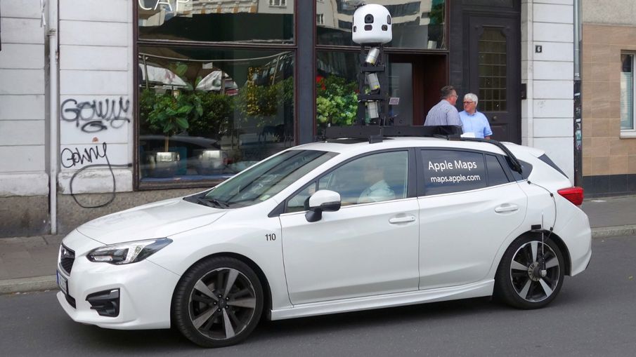 Applel Maps car