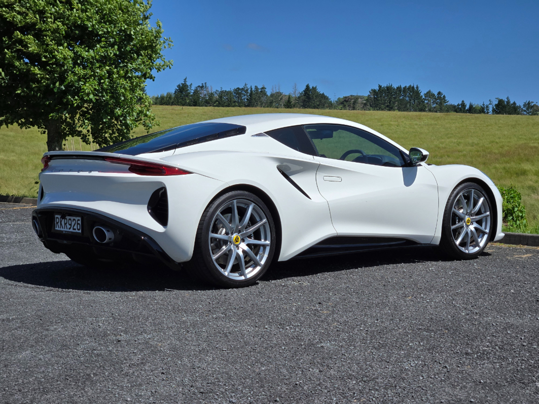 Lotus Emira Turbo.