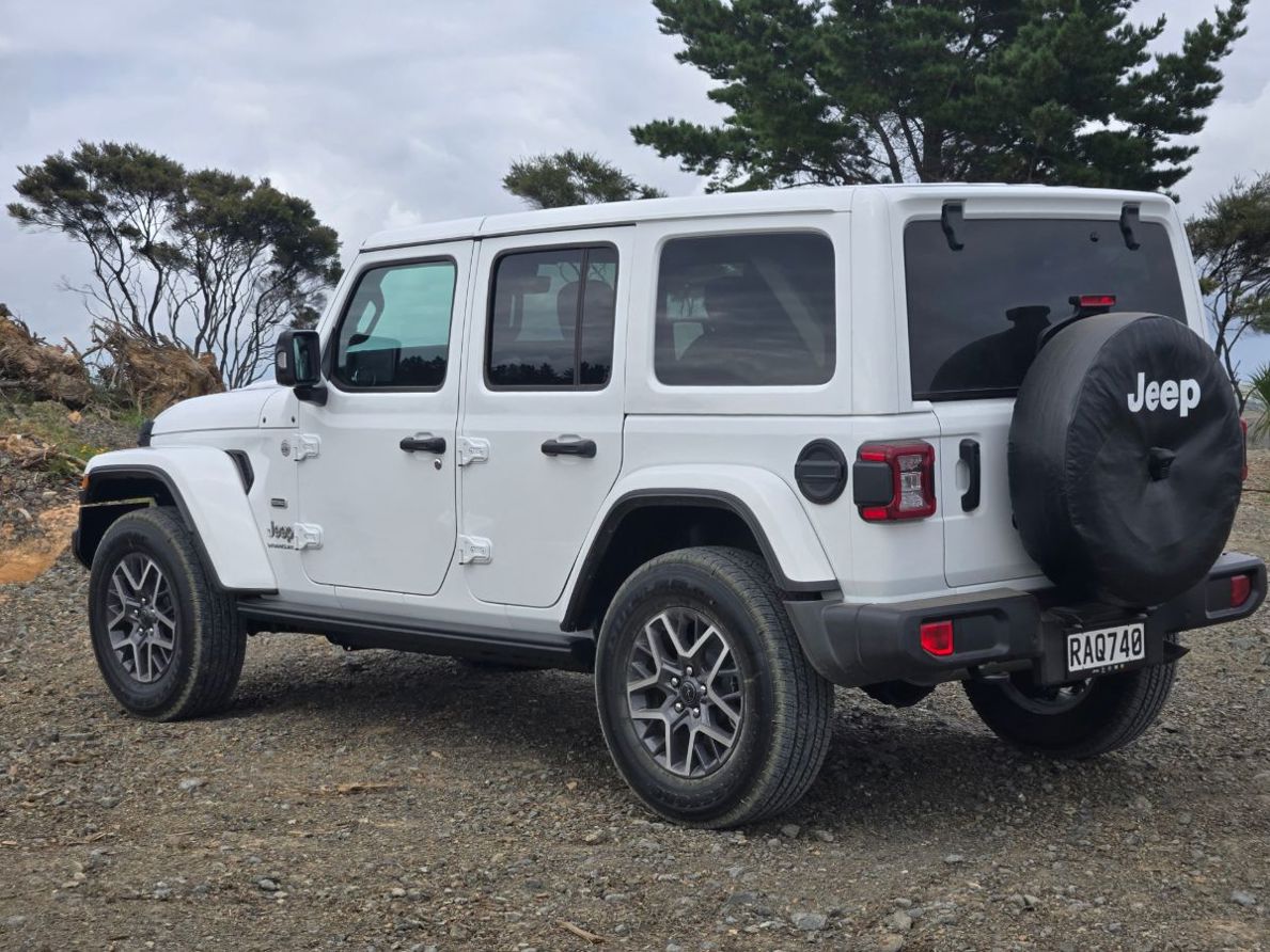 Jeep Wrangler Overland 2.0 turbo.