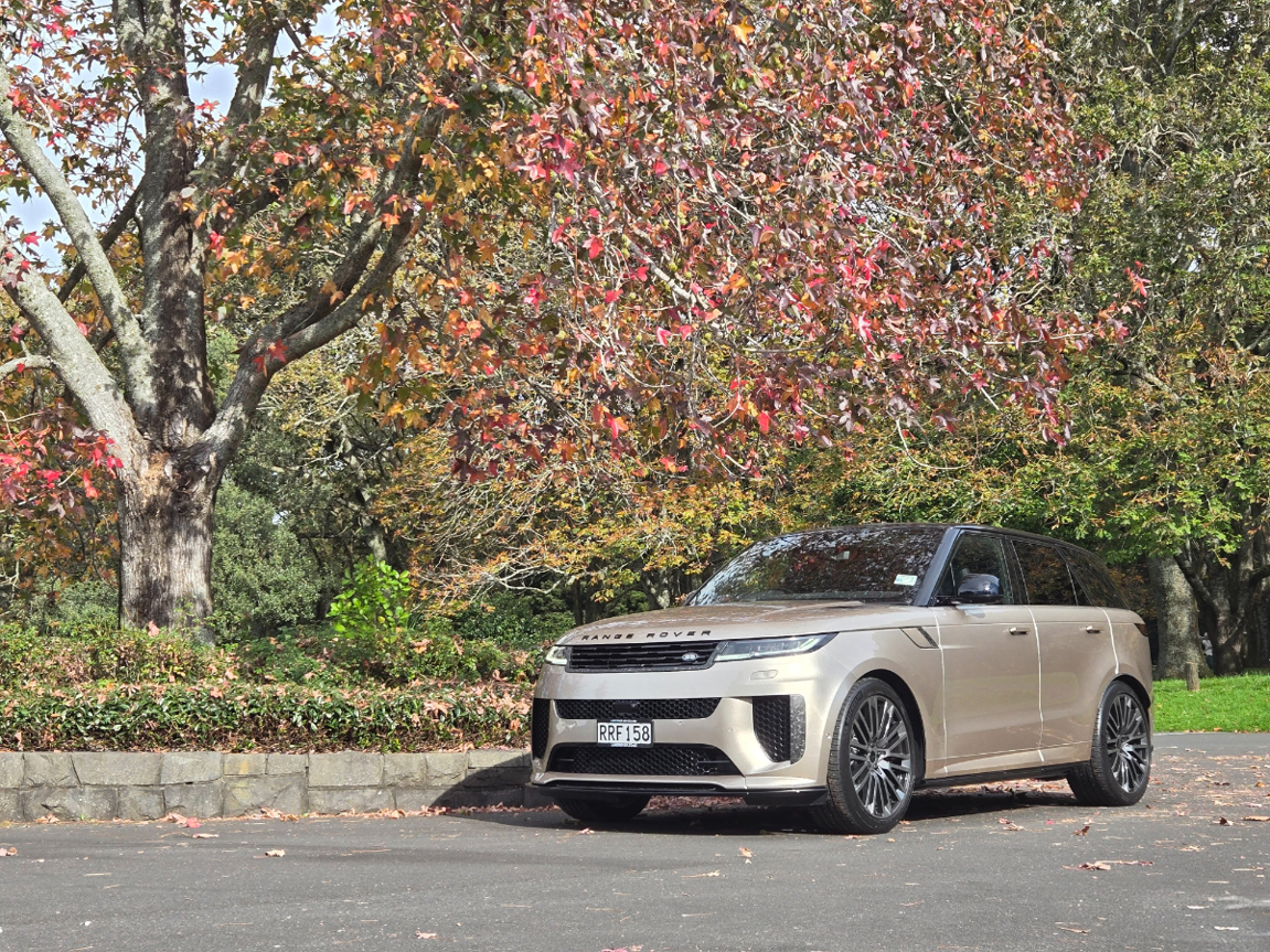 Range Rover Sport SV.